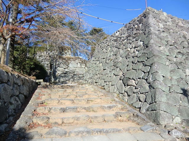 松阪城　隠居丸から本丸下段へ